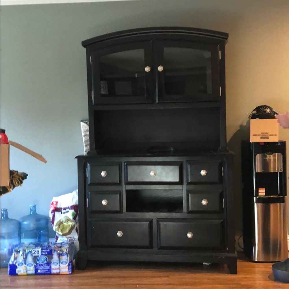 HUTCH NOT DAMAGED